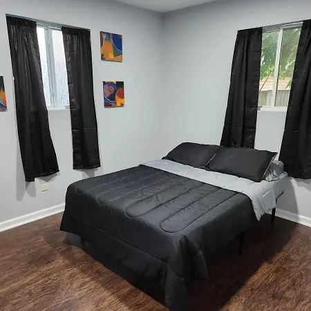 5 Min From Downtown Indy Apartment